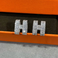 [
Bluetears-Jewels]H STUD EARRINGS WITH SILVER DIAMONDS