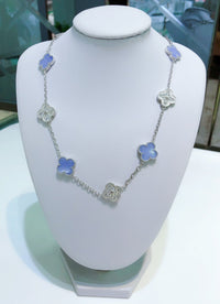 [Blue Jewels] KETTENHALSKETTE MIT 10 KLEEMOTIVEN AUS CHALCHODINEN UND DIAMANTEN